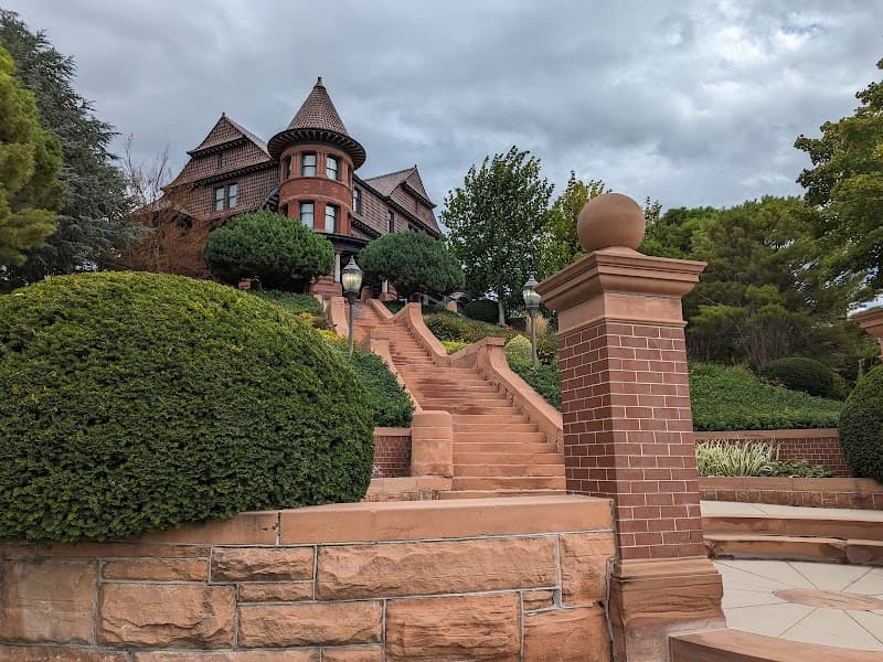 Inn on the Hill, The